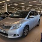 Toyota Verso 1,8 Valvematic Family Multidrive S 7p - 7-Paikkainen / Vetokoukku / Lohko+sispist / Peruutuskamera / Navi / Tutkat / 1-Omistaja / Suomiauto / L&Ouml;YT&Ouml;!! **** T&auml;h&auml;n autoon saatavilla L&auml;nsiAuto Safe Light