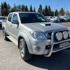 Toyota Hilux Double Cab 3,0 D-4D 4WD 171 SR aut. ** Nahkapenkit / Koukku / Karjarauta + Lis&auml;valot / Lohkol&auml;mmitin **