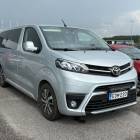 Toyota Proace Verso Family L2 2,0 D 150 8-paikkainen ** 1-Om. Suomiauto / P.Kamera / Vakkari / Koukku / BLIS / Navi / LED-Lis&auml;valo **