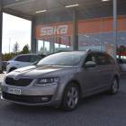 Skoda Octavia Combi 2,0 TDI Elegance ** 2-om. Suomi-auto / Webasto / Vetokoukku / Navi / Kessy / Parkkitutkat / S&auml;hk&ouml;kontti / Xenon **