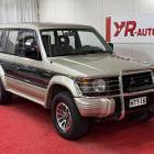 Mitsubishi Pajero Station Wagon 3,0 V6 GLS Automaatti 5d Juuri katsastettu / Led-Bar lis&auml;pitk&auml;t / Vetokoukku / L&auml;mpp&auml;rit - T&auml;st&auml; asiallinen, hiljattain katsastettu, 7-paikkainen Mitsubishi Pajero Station Wagon 3,0 V6 G