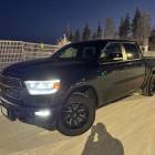 Dodge Ram 1500 Laramie Crew Cab 5,7 V8 - Vetokoukku, ACC, H&amp;K,