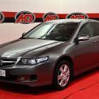 Honda Accord 4D 2,0i Sport AT / 2x renkaat / vetokoukku / Lohko- ja sist&auml;tilal&auml;mpp&auml;ri / Penkinl&auml;mmittimet / Tuulilasinl&auml;mmitin - Sporttinen Honda Accord