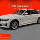 BMW 320 G21 Touring 320e xDrive A Charged Edition - Vakionopeudens&auml;&auml;din, Ambient - valopaketti, Hifit, Navi, Comfort access, Led - ajovalot, M-sport ratti, Vernasca -nahkaverhoilu