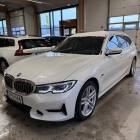 BMW 330 G21 Touring 330e xDrive A Charged Edition Luxury ** Laser / S&auml;hk&ouml;nahat / Panorama / HUD / Koukku / Comfort Access **