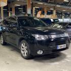 Mitsubishi Outlander Instyle Navi 4WD ** Rockford Fosgate / Kattoluukku / Koukku / Peruutuskamera / Nahkasisusta / KeylessGo **