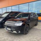 Mitsubishi Outlander PHEV Instyle Navi 4WD 5P ** Nahkapenkit / Kattoluukku / Koukku **