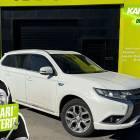 Mitsubishi Outlander PHEV Instyle Navi 4WD 5P