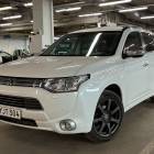 Mitsubishi Outlander PHEV Instyle Navi 4WD 5P - / Vetokoukku / Kattoluukku / Rockford / Nahat / P-Kamera / Navi / Keyless / Yms! / K&auml;siraha alk. 0e / **** Maksuaika 84 kk / k&auml;siraha alk. 0 &euro; / 3 kk lyhennysvapaa ****