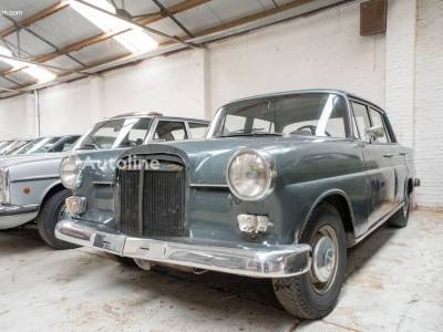 Mercedes-Benz 230