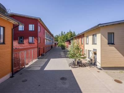 Vuokrataan Rivitalo 4 huonetta - Helsinki Myllypuro Valssimyllynkatu 1