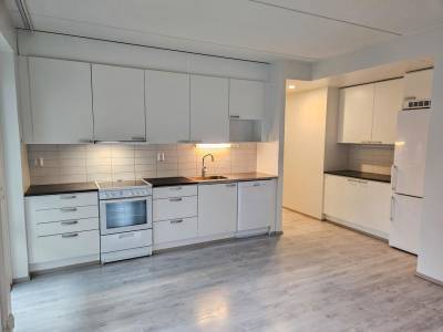 Vuokrataan Kerrostalo 3 huonetta - VANTAA Veromies Pyht&auml;&auml;nkorventie 25