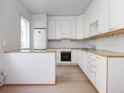 Vuokrataan Kerrostalo 4 huonetta - HELSINKI Oulunkyl&auml; Risupadontie 6