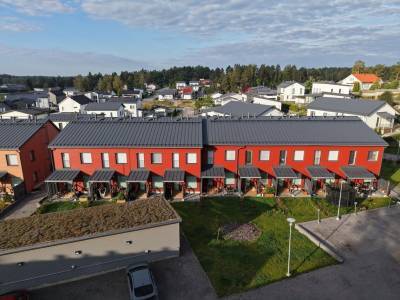 Vuokrataan Rivitalo Yli 5 huonetta - Espoo Kurttila Lusikkatie 24