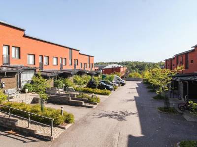 Vuokrataan Rivitalo 4 huonetta - Helsinki Myllypuro Alakiventie 6 C