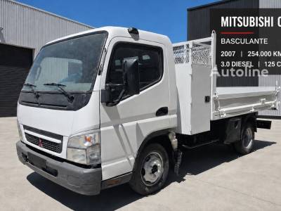 Mitsubishi Canter com B&aacute;scula